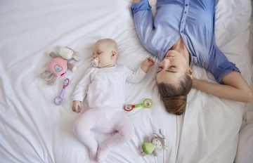 علت بی خوابی شبانه نوزاد + درمان ها