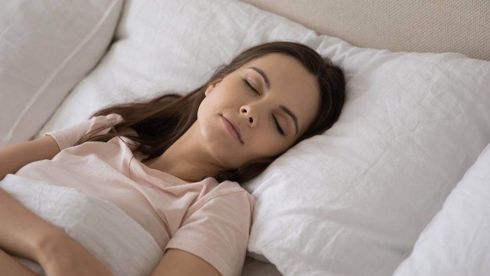 خواب REM (حرکت سریع چشم) چیست؛ مراحل و عملکرد